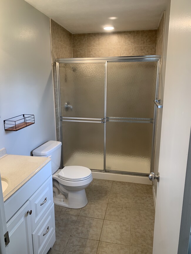 Building Photo - 1424 Town Hall Rd