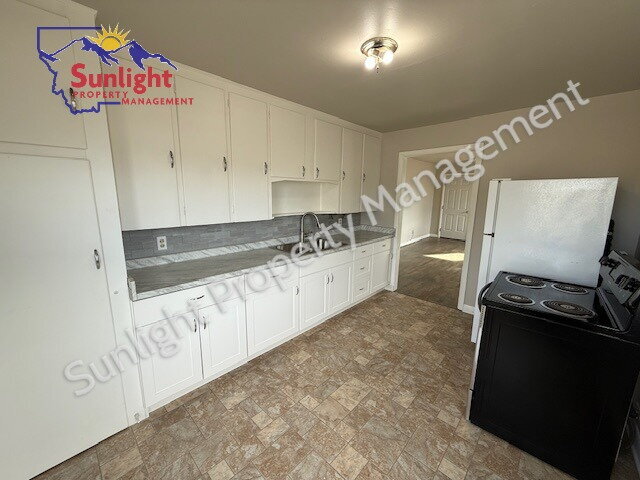 Building Photo - 2 Bed 1 Bath Apartment