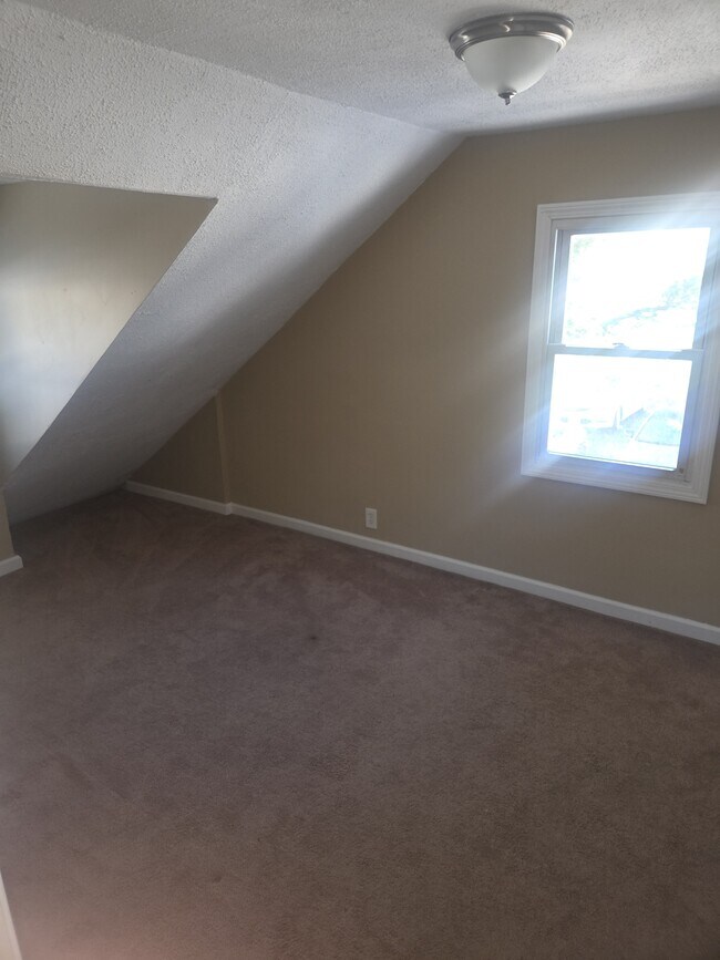 Building Photo - 63 Granger St