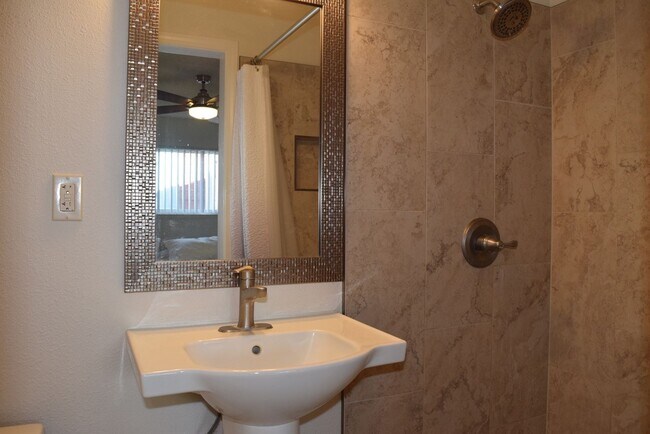 Building Photo - 5525 Forestwood Dr