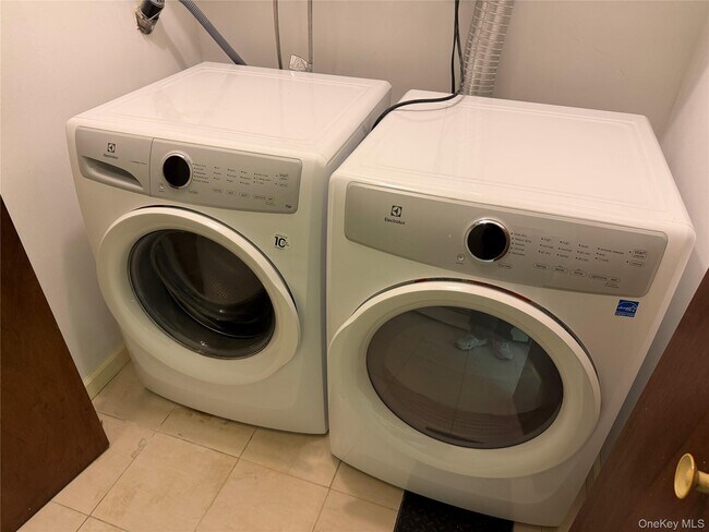 Building Photo - 149-14-149-21 21st Ave