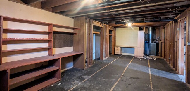Building Photo - Spacious 3-Bedroom, 2-Bathroom Home