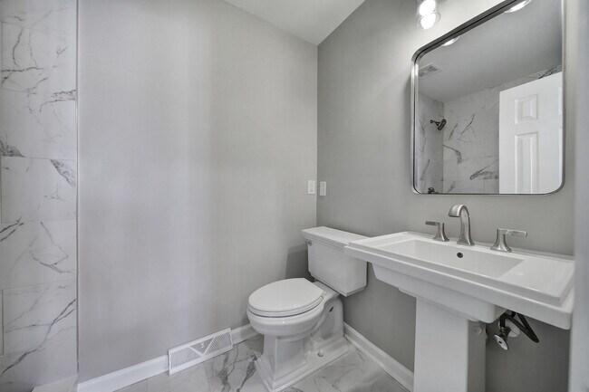 Bathroom 1 - 333 Circle Ave