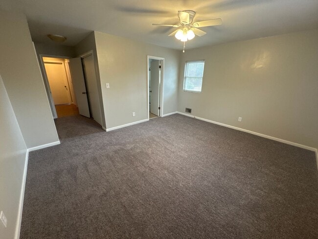 Building Photo - Spacious home with carport and garage!