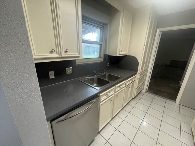 Building Photo - 9007 Bunny Run Dr