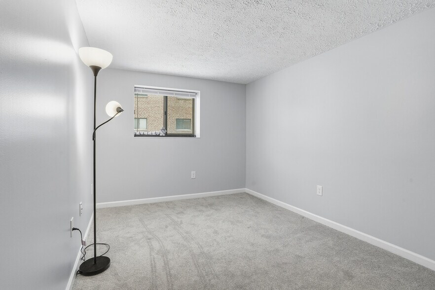 Building Photo - 1204 Dutilh Rd