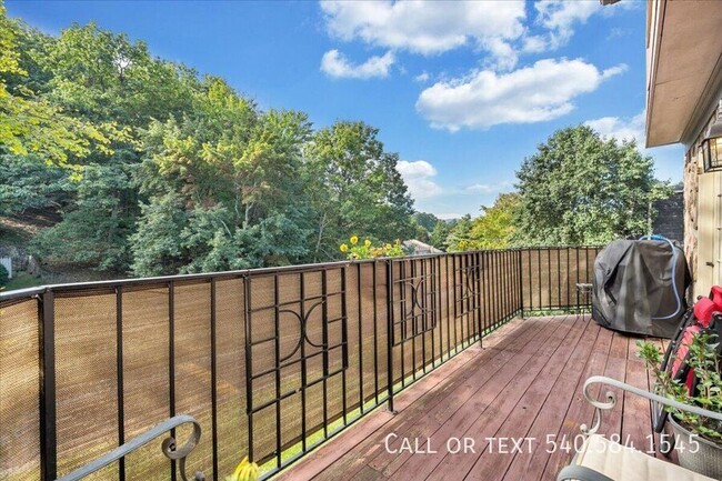 Building Photo - 3331 Stonehenge Square