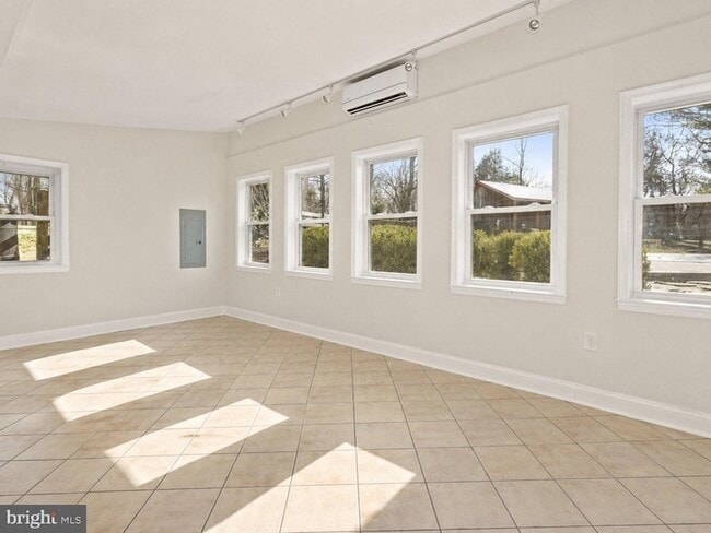 Building Photo - 326 Walker Rd