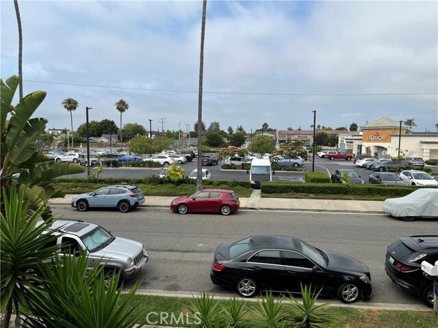 Building Photo - 135 Flower St