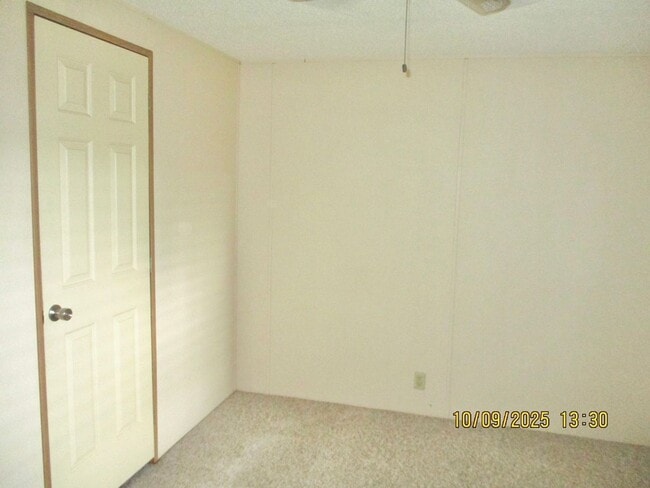 Building Photo - Charming 2-bedroom, 1-bathroom home locate...