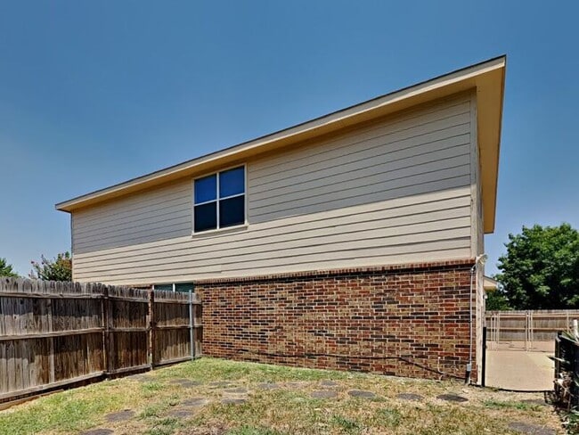 Building Photo - 10408 Woodruff Ct