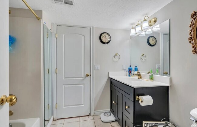 Building Photo - 2818 Silver Fox Ln