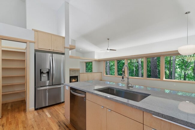 Building Photo - Modern Mountain Oasis