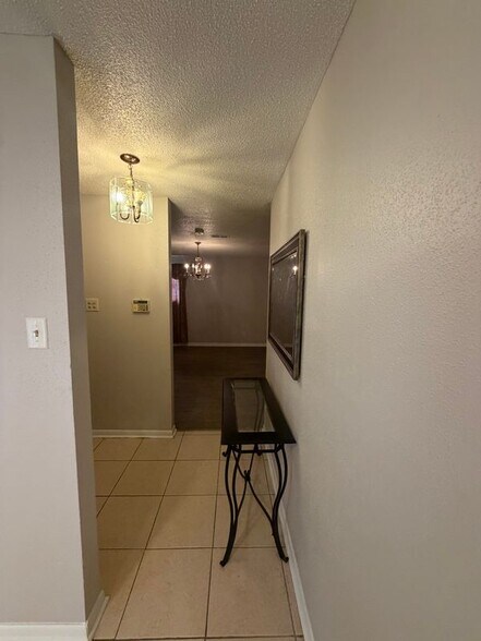 Building Photo - 417 De Armas St