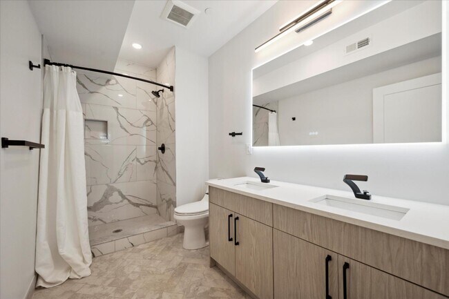 Building Photo - 614 Pallas St