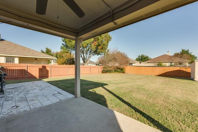 Building Photo - 6007 Lone Star Ct