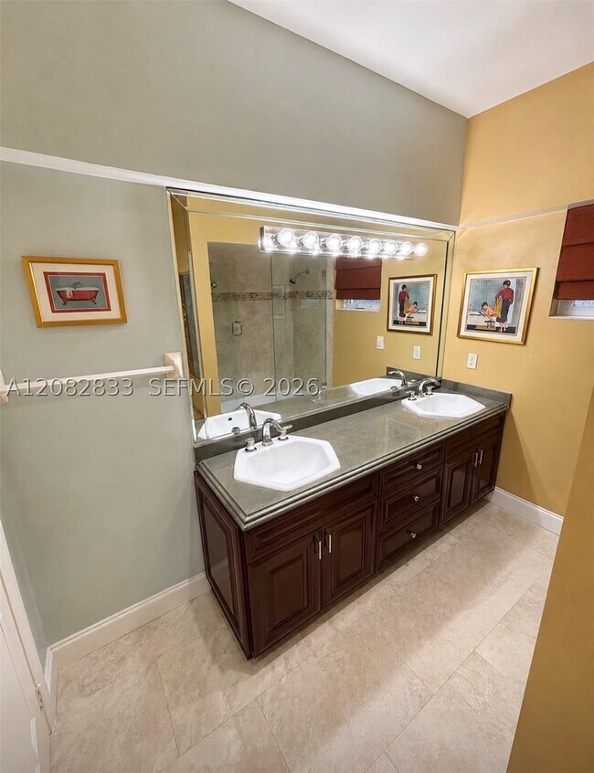 Building Photo - 470 Marquesa Dr