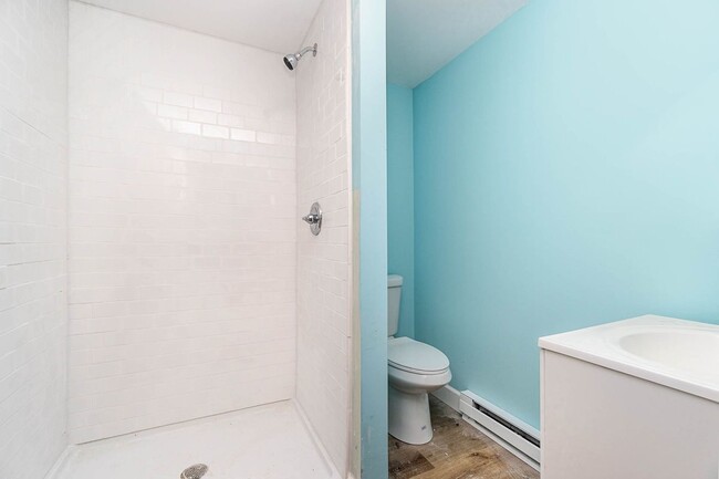 Building Photo - 62 Breckenridge St