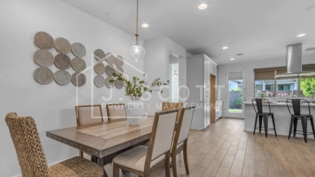 Building Photo - Modern 4-Bedroom Home with Upgraded Kitche...