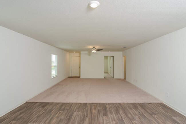 Building Photo - 11923 Lake Park