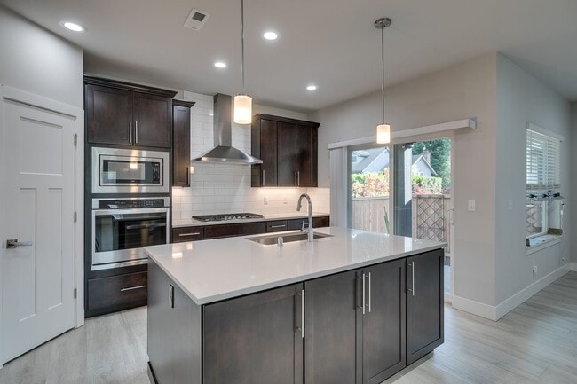 Building Photo - Seattle Hill Road Area Beautiful 5 Bedroom...