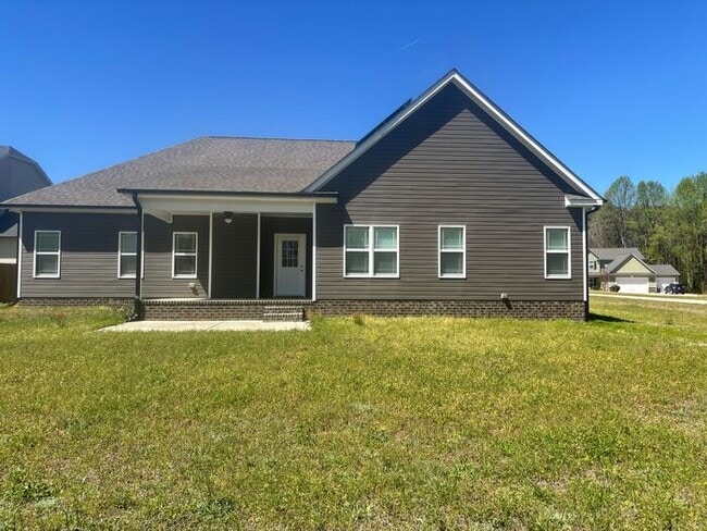Building Photo - 3-bedroom 3 bath