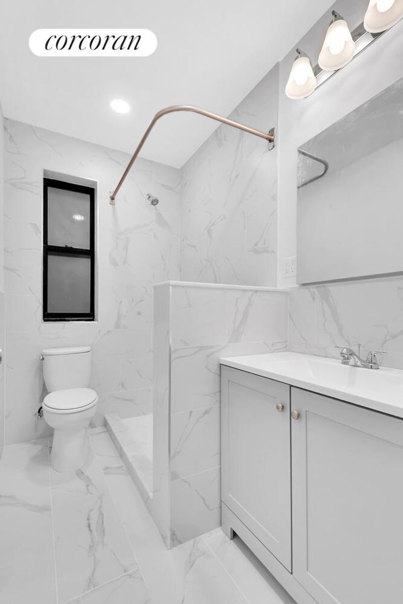 Building Photo - 3000 Valentine Ave