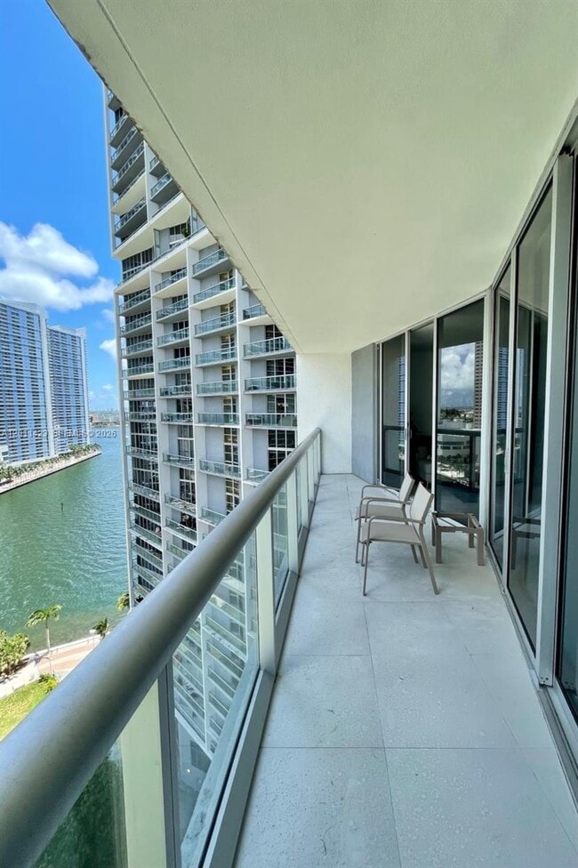 Building Photo - 475 Brickell Ave