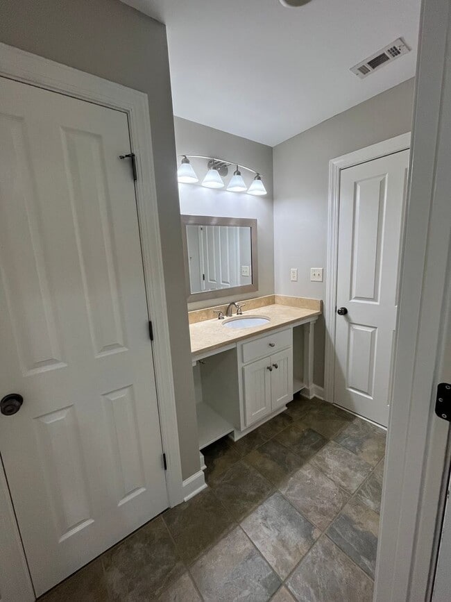 Building Photo - Beautiful 5 Bed 3 Bath Home! Fall 2026!