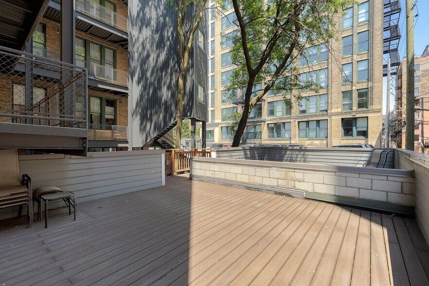 Building Photo - 331 S Peoria St