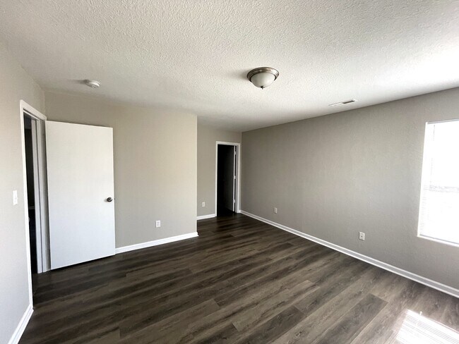 Building Photo - 228 Whitestone Dr NE