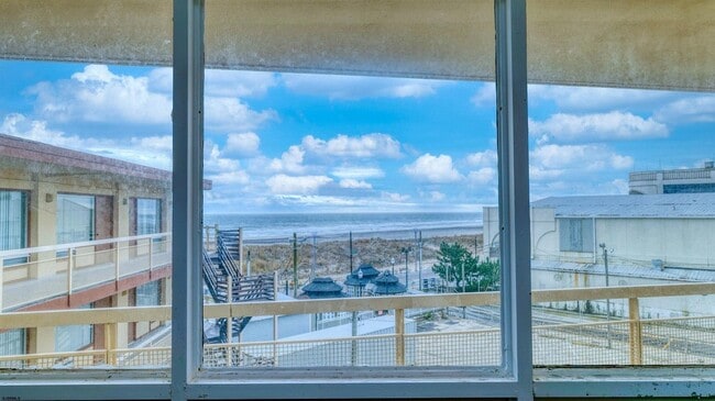 Building Photo - 108 S Montpelier Ave