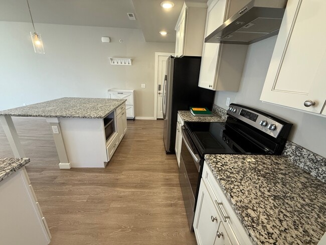 Building Photo - 2710 Sartain St