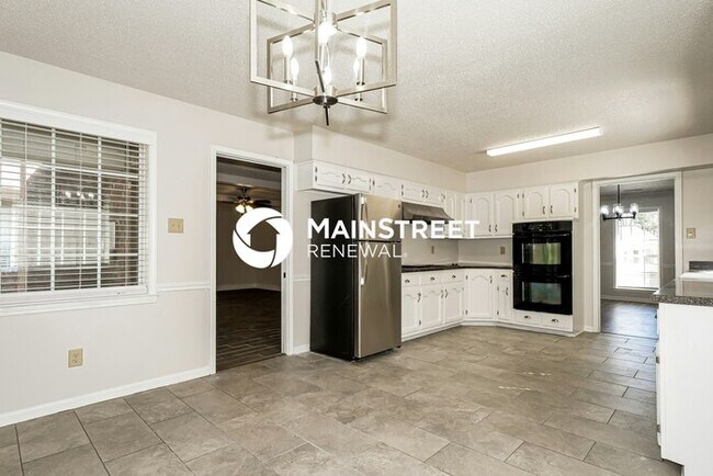 Building Photo - 4 Bedroom Pet-Friendly Home in GERMANTOWN, TN with Main Street Renewal