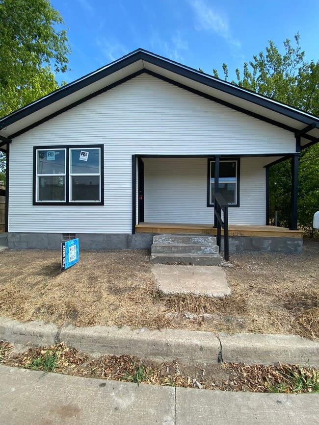 Building Photo - 3 Bedroom 1 Bath Rental Available Now!