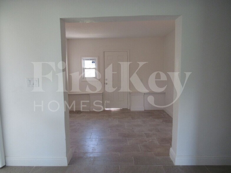 Building Photo - 7347 Barragan Rd