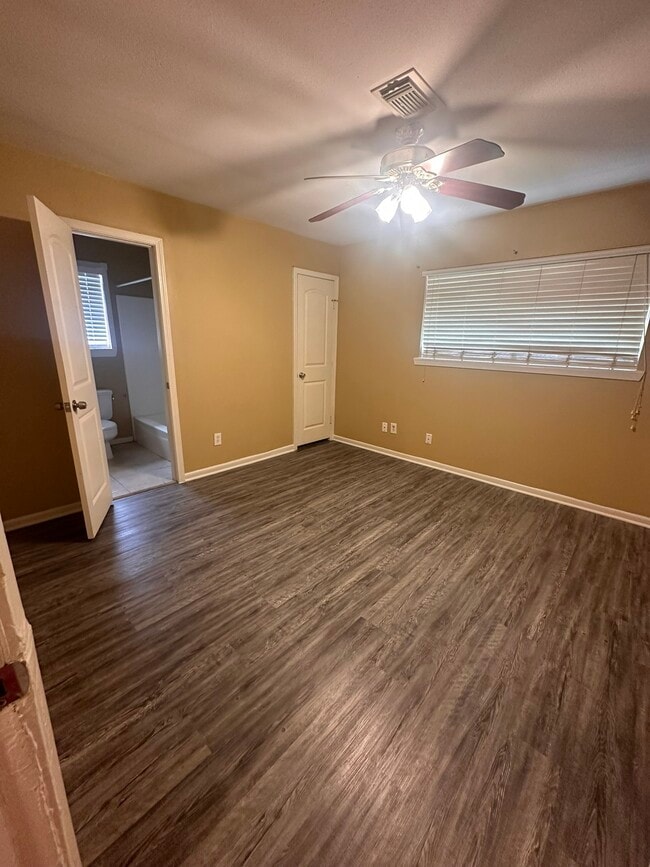 Building Photo - 5830 Effingham Dr