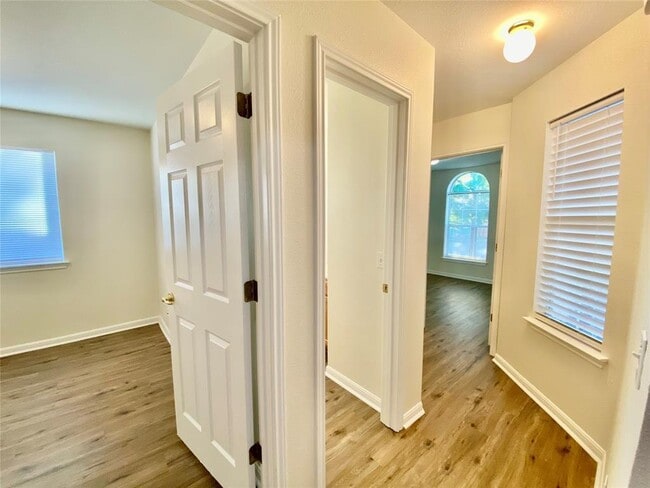 Building Photo - 196 Unity