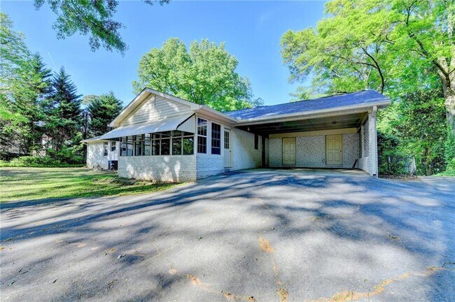 Building Photo - 2628 Whitehurst Dr