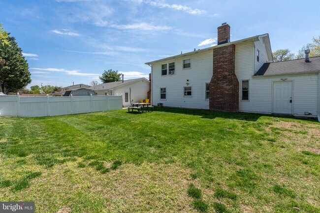 Building Photo - 1908 Champlain Dr
