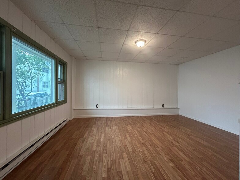 Living Room p2 - 913 Price St