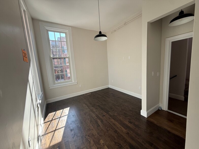 Building Photo - 37 Kirk St