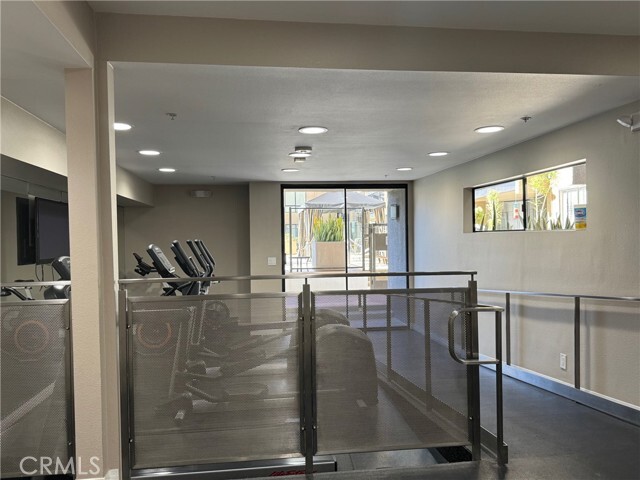 Building Photo - 7320 Hawthorn Ave