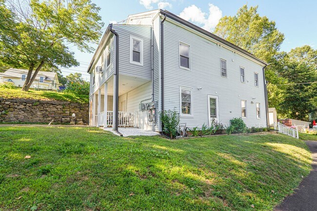 Building Photo - rent to own newly renovated condo
