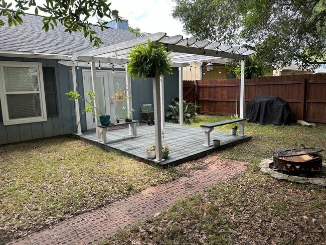 Building Photo - 4 Bedroom 2 Bath Home in Valparaiso