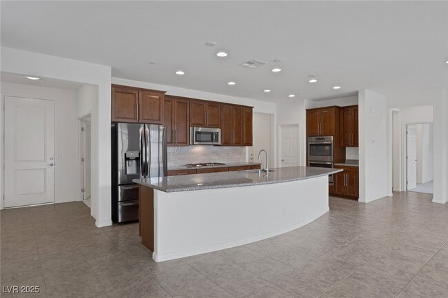 Building Photo - 489 Intonation St