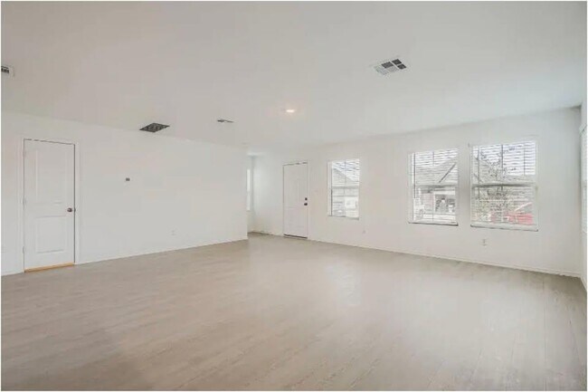 Building Photo - 321 Keefer
