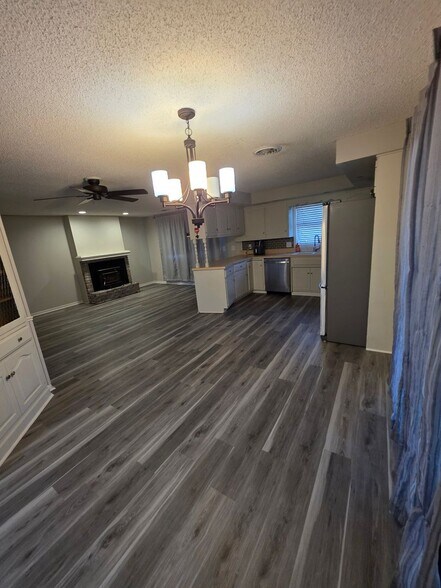 Building Photo - 13717 E Ridgeview Ct