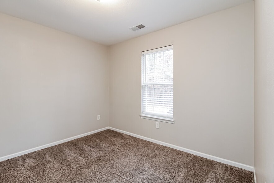 Building Photo - 7031 Coble Ave