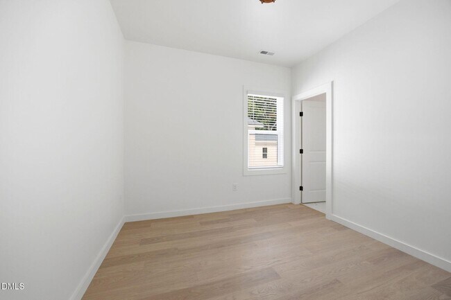 Building Photo - 2815 Wilcox Pl